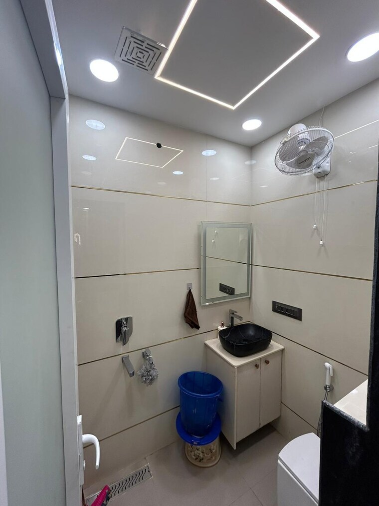 Attached Bathroom, janakpuri 2 Bedroom 1000 Sq.Ft. Apartment In Janakpuri Delhi 9630358