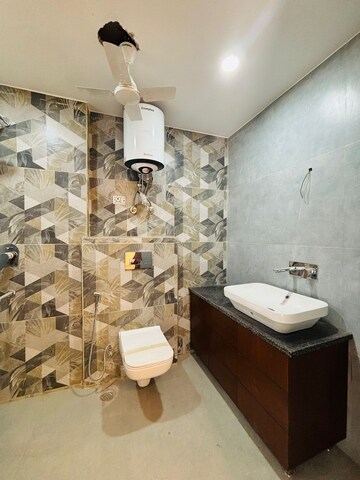 Bathroom in 3 BHK Builder Floor at BPTP Green Oaks, Sector 70a – for Sale