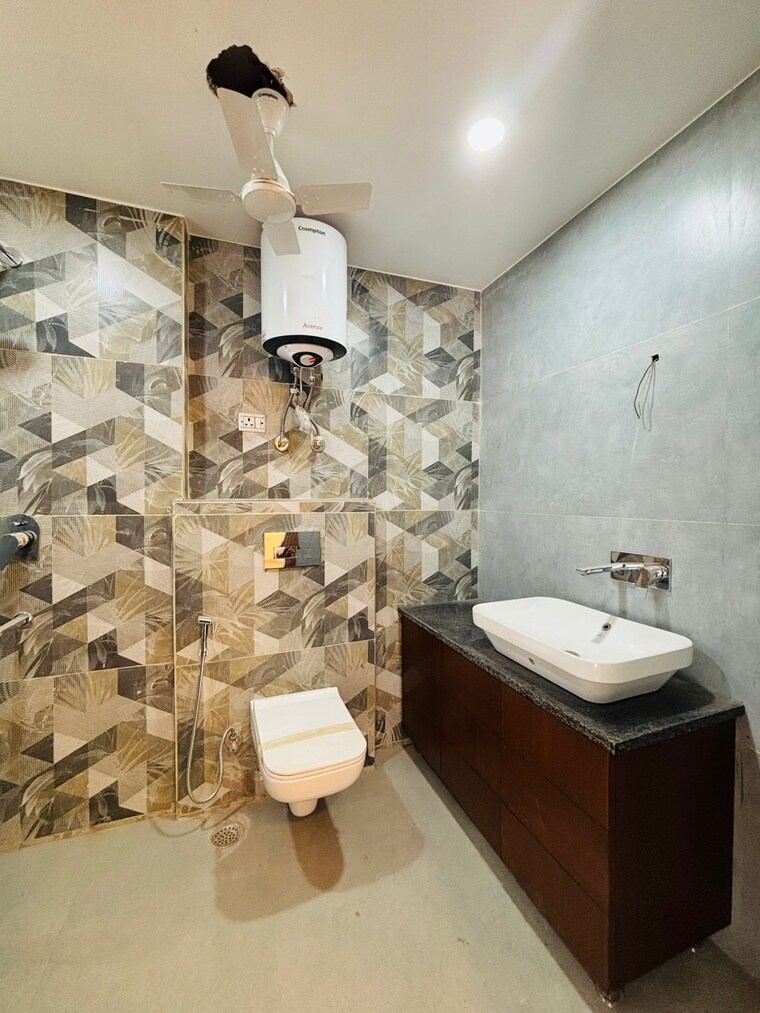 Bathroom, bptp-green-oaks 3 Bedroom 180 Sq.Yd. Builder Floor In Sector 70a Gurgaon 9630328