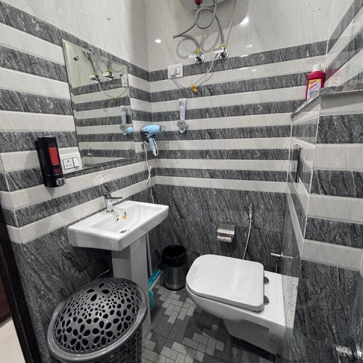 Bathroom, lajpat nagar 2 Bedroom 900 Sq.Ft. Independent House In Lajpat Nagar Delhi 9630355
