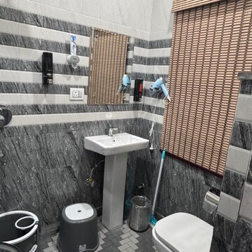 Team Area in 2 BHK Independent House at Lajpat Nagar – for Rent