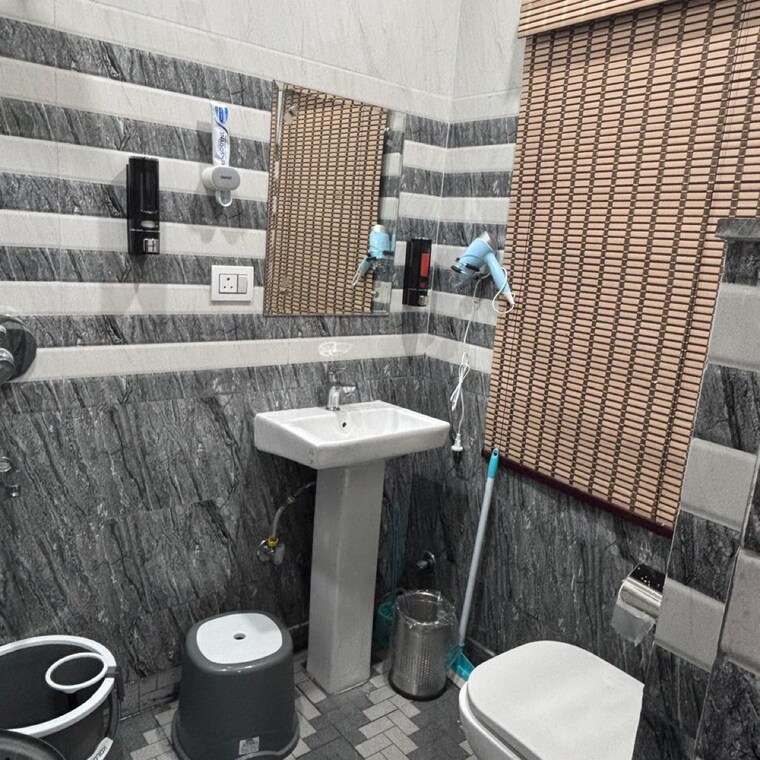 Team Area, lajpat nagar 2 Bedroom 900 Sq.Ft. Independent House In Lajpat Nagar Delhi 9630355