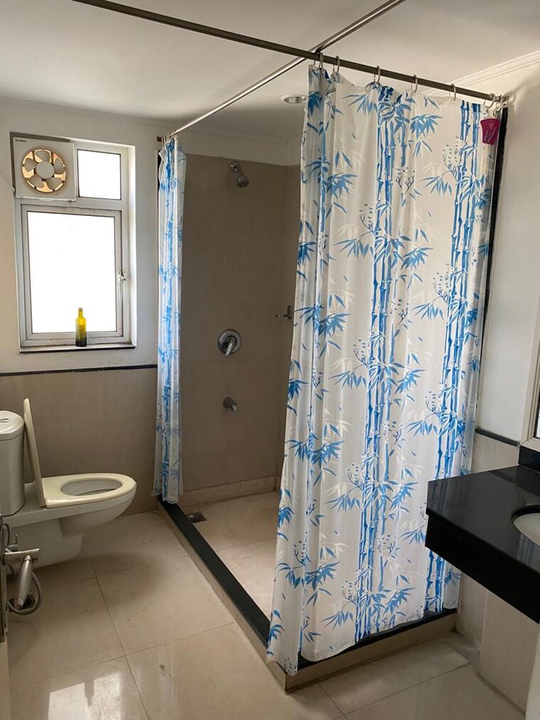 Bathroom, dlf-the-summit 4 Bedroom 3400 Sq.Ft. Apartment In Dlf Phase V Gurgaon 9630149