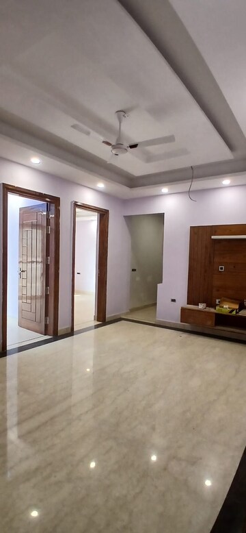 Room in 2 BHK Builder Floor at Sector 51 – for Rent