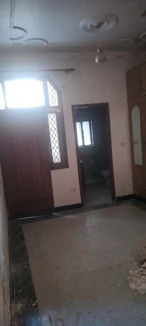 Room in 3 BHK Apartment at Janakpuri – for Rent