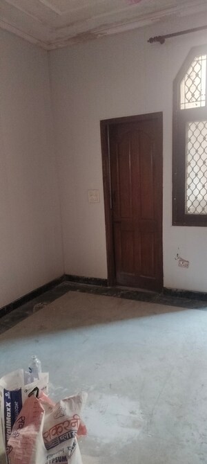 Room in 3 BHK Apartment at Janakpuri – for Rent