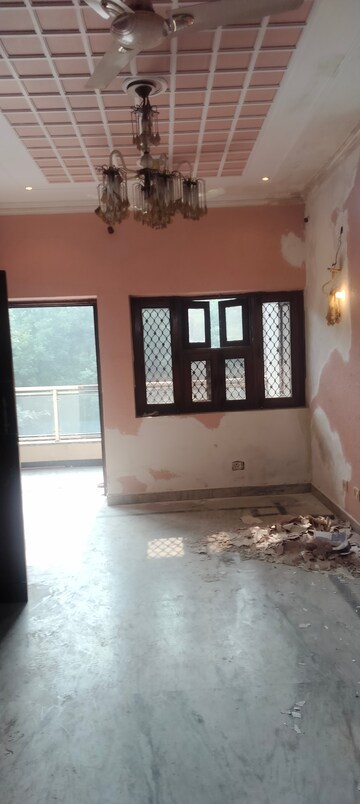 Room in 3 BHK Apartment at Janakpuri – for Rent