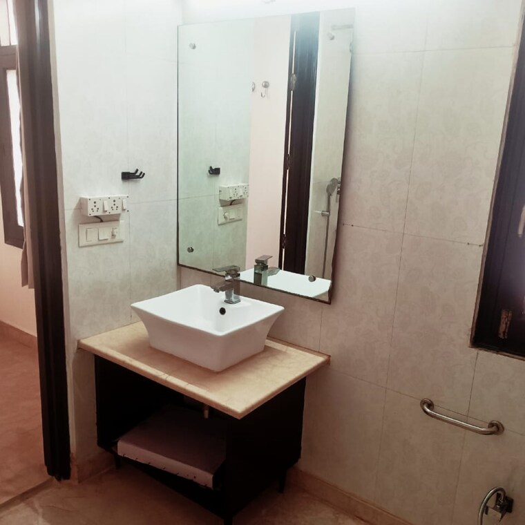 Bathroom, jangpura 3 Bedroom 1800 Sq.Ft. Independent House In Jangpura Delhi 9630443