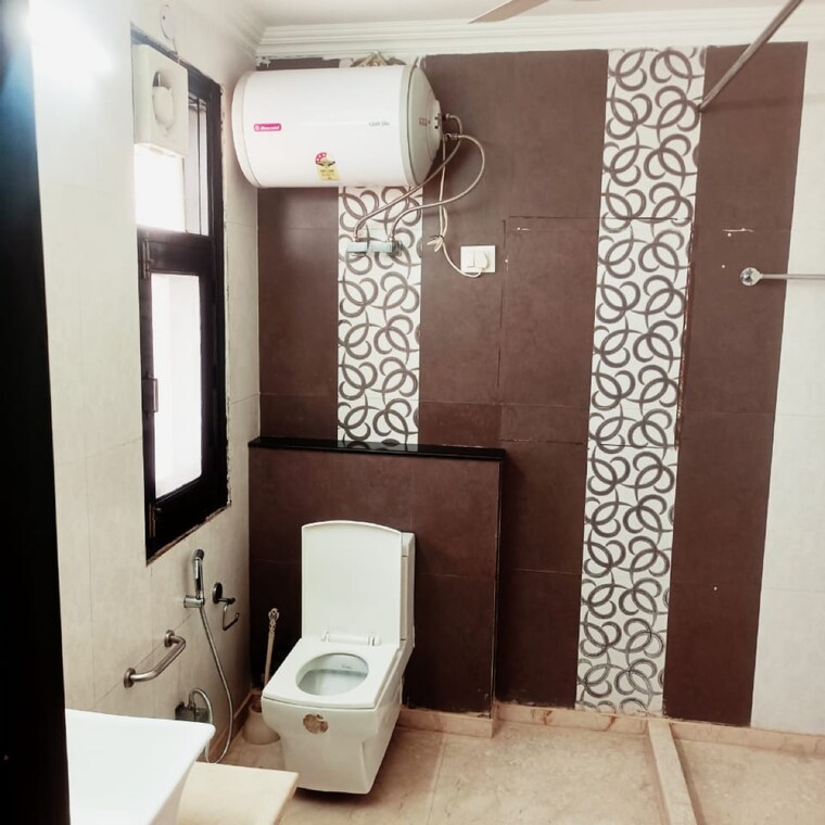 Bathroom, jangpura 3 Bedroom 1800 Sq.Ft. Independent House In Jangpura Delhi 9630443
