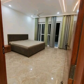 Room in 3 BHK Builder Floor at Ecotech Iii Greater Noida – for Sale