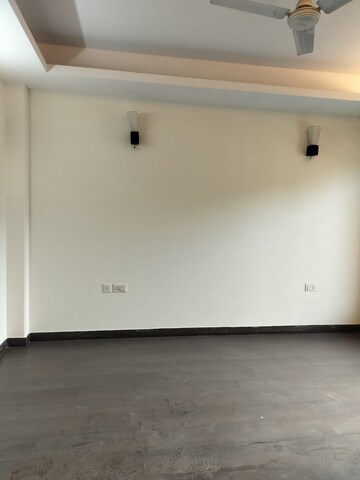 Room in 2 BHK Apartment at Signature Global The Millennia, Sector 37d – for Sale