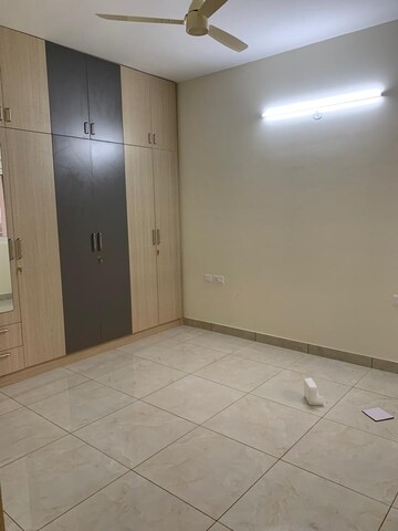 Room in 3.5 BHK Apartment at Prestige Park Square, Bannerghatta Road – for Rent