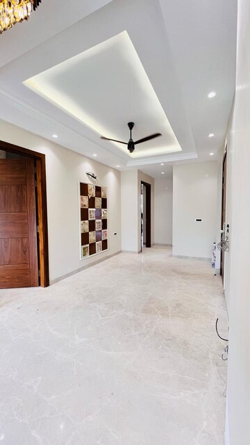 Room in 3 BHK Builder Floor at BPTP Green Oaks, Sector 70a – for Sale