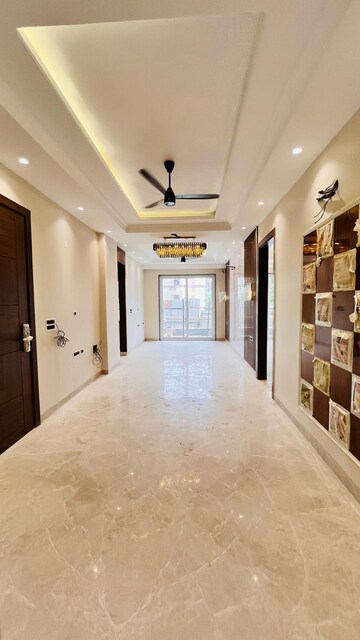 Building Lobby in 3 BHK Builder Floor at BPTP Green Oaks, Sector 70a – for Sale
