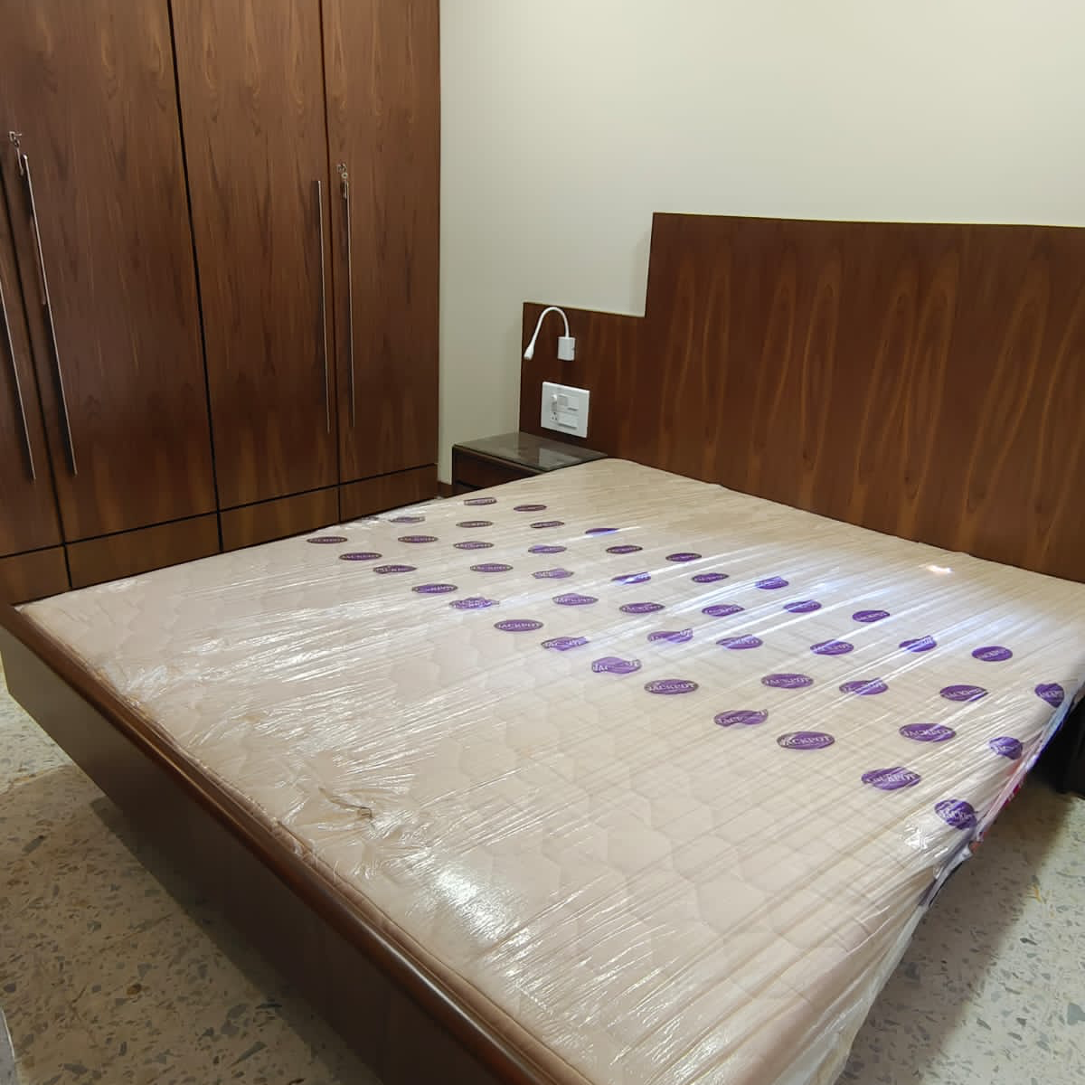 2 BHK + Pooja Room Apartment For Rent in Vedant CHS Santacruz