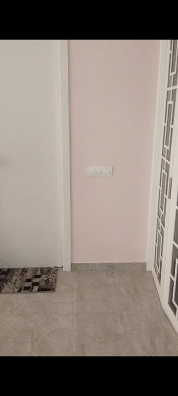 Room in 3 BHK Apartment at Hiranandani Estate, Ghodbunder Road – for Rent