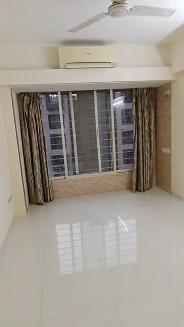 Room in 2 BHK Apartment at Group Seven Rushi Heights, Goregaon East – for Rent