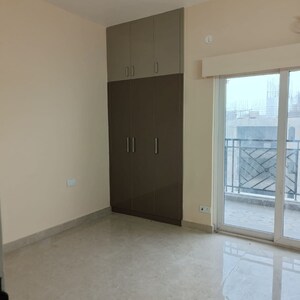 Room in 3 BHK Apartment at Central Park Flower Valley Aqua Front Towers, Sohna Sector 33 – for Rent
