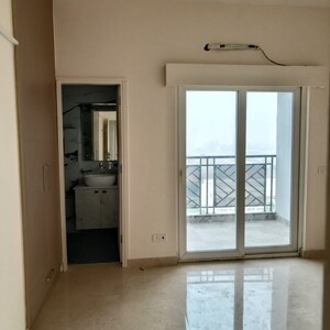 Room in 3 BHK Apartment at Central Park Flower Valley Aqua Front Towers, Sohna Sector 33 – for Rent