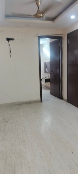 Room in 2 BHK Builder Floor at Janakpuri – for Rent