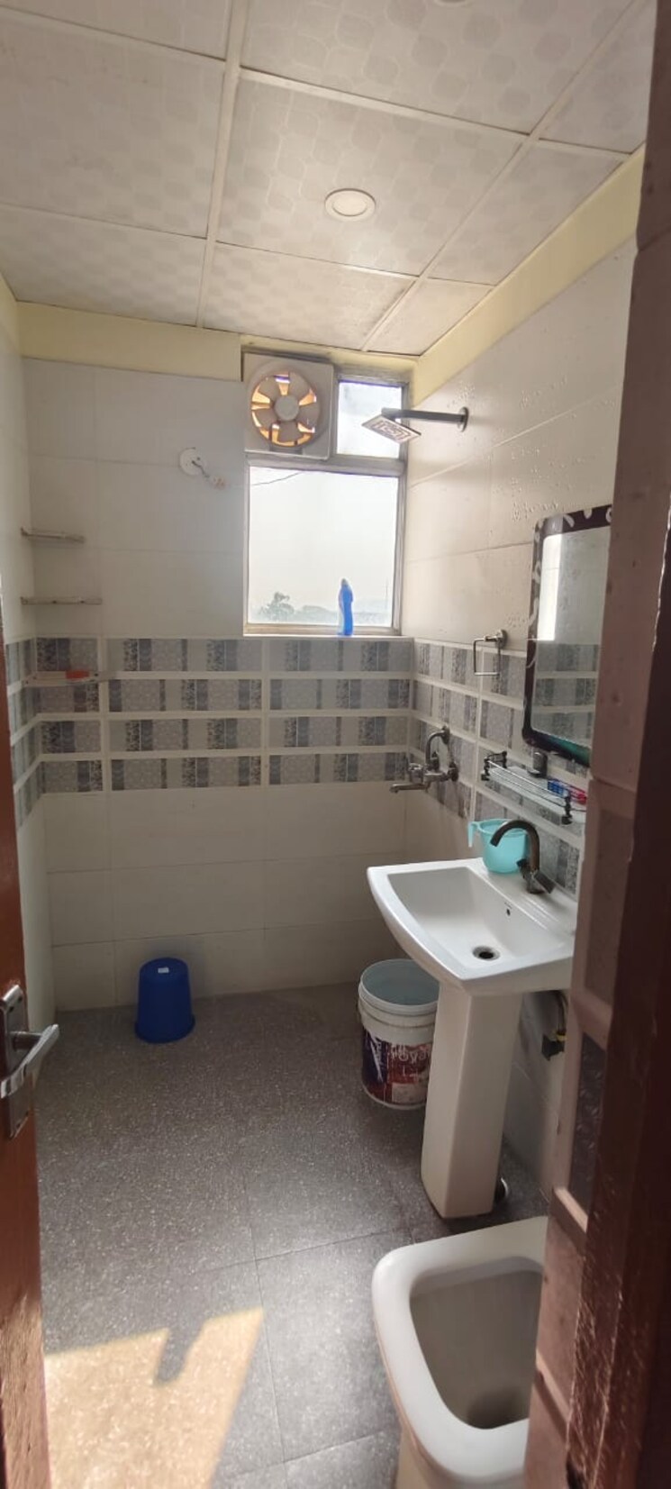 Bathroom, piyush-heights 3 Bedroom 1570 Sq.Ft. Apartment In Sector 89 Faridabad 9630600