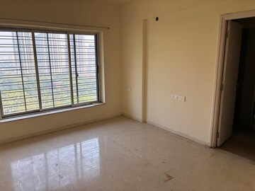 Room in 2 BHK Apartment at Kalpataru Hills, Manpada – for Sale