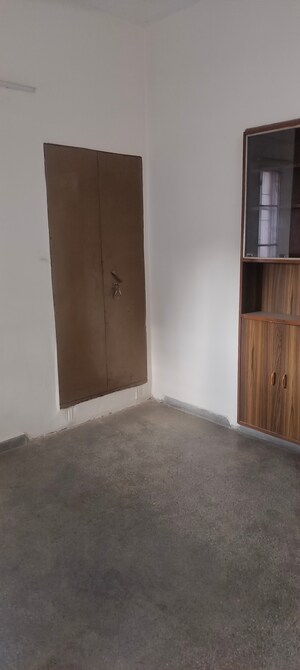 Room in 2 BHK Apartment at Janakpuri – for Rent
