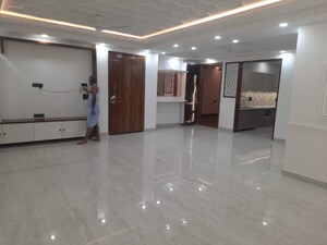 Room in 4 BHK Builder Floor at BPTP Eden Estate, Sector 81 – for Rent