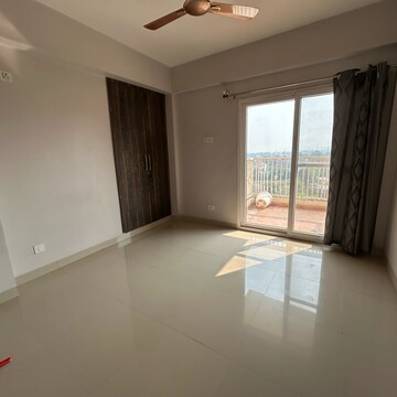 Room in 3 BHK Apartment at Eldeco Accolade, Sohna Sector 2 – for Rent