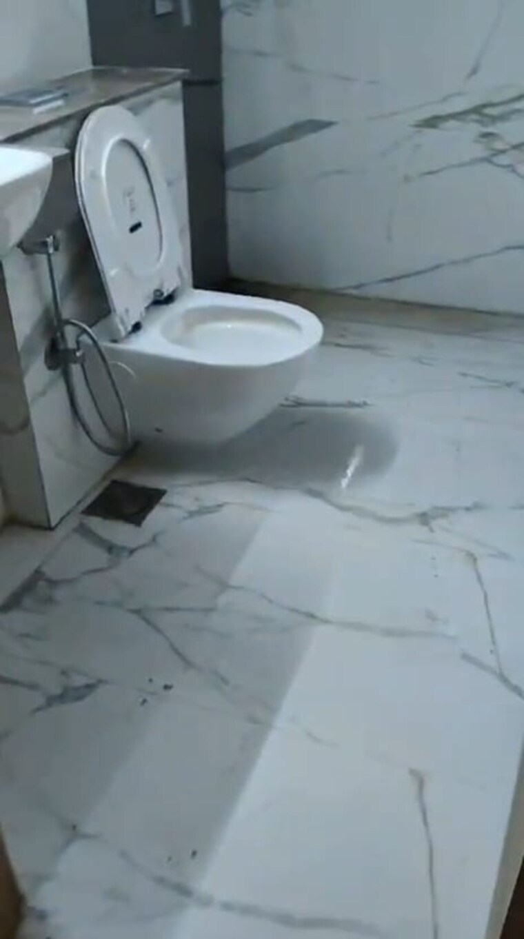 Bathroom, paras-dews 4 Bedroom 4250 Sq.Ft. Penthouse In Sector 106 Gurgaon 9630747