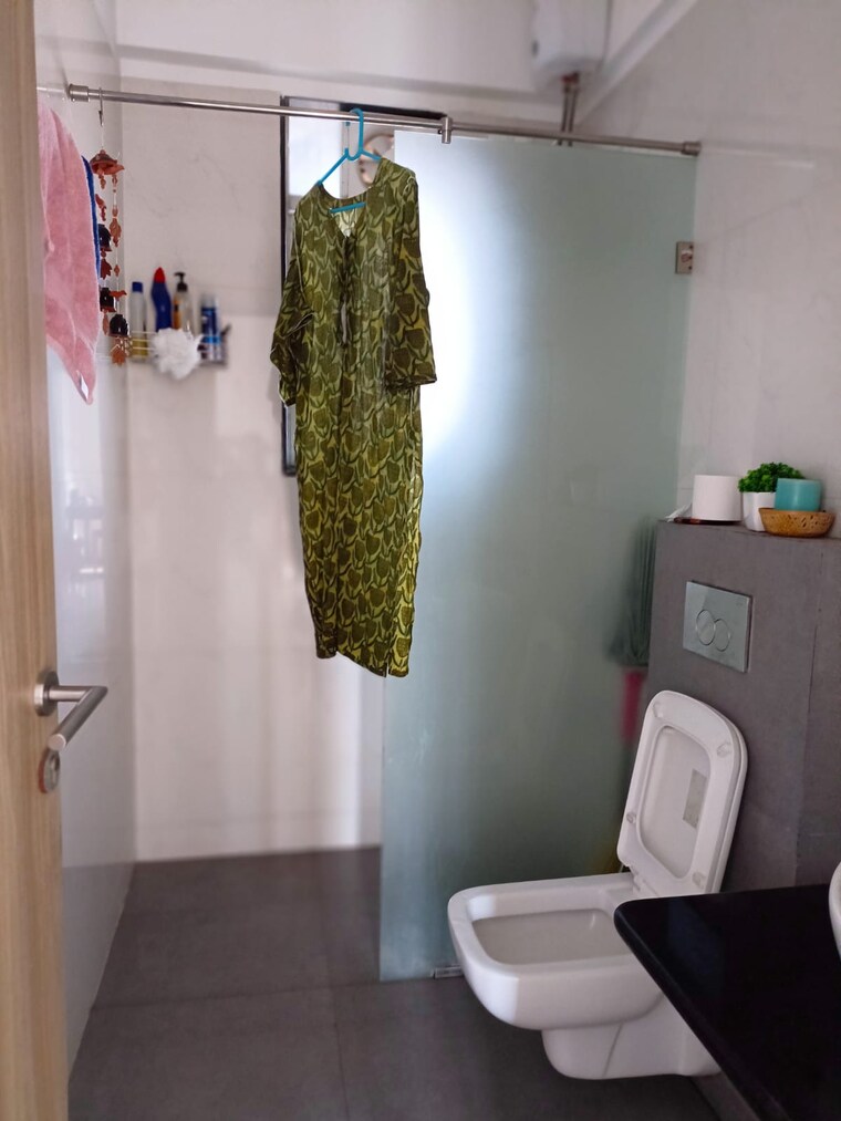 Bathroom, pentagon-mantri-parijat 3 Bedroom 1020 Sq.Ft. Apartment In Santacruz West Mumbai 9630782