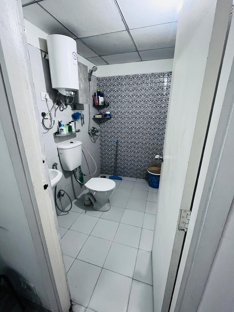Bathroom, gaur-city-2-14th-avenue 1 Bedroom 530 Sq.Ft. Apartment In Sector 16c Greater Noida Greater Noida 9630810