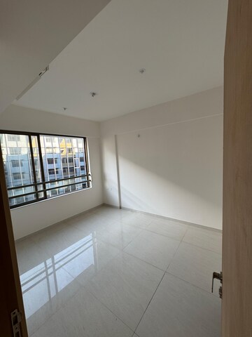 Room in 2 BHK Apartment at Suchidham Complex, Goregaon East – for Rent