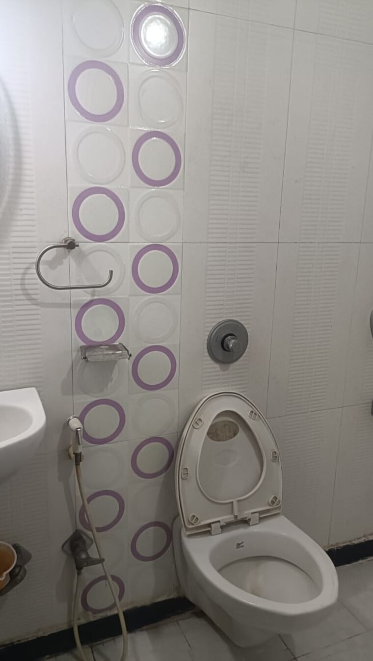 Bathroom, sector 5 kharghar 4 Bedroom 1600 Sq.Ft. Apartment In Sector 5 Kharghar Navi Mumbai 9630835