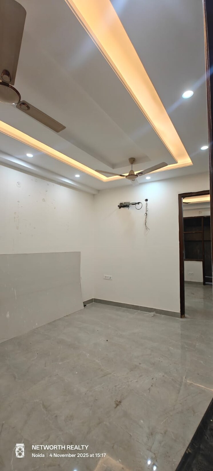 Room, sector 73 1 Bedroom 585 Sq.Ft. Builder Floor In Sector 73 Noida 9630900