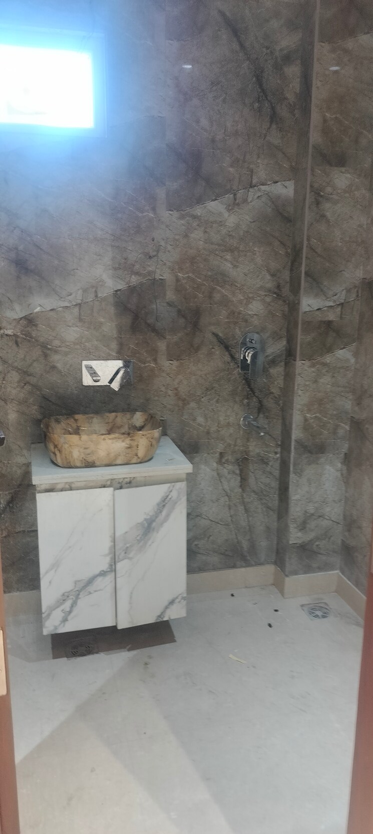 Attached Bathroom, janakpuri 3 Bedroom 1350 Sq.Ft. Builder Floor In Janakpuri Delhi 9630921