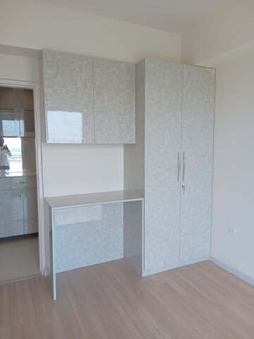 Room in 3 BHK Apartment at DLF The Skycourt, Sector 86 – for Rent