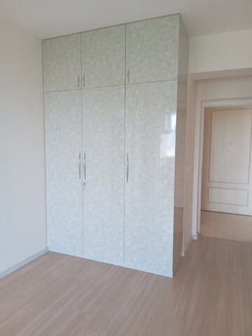 Room in 3 BHK Apartment at DLF The Skycourt, Sector 86 – for Rent