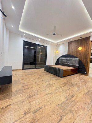 Living Room in 4 BHK Apartment at Unitech South City 1, South City 1 – for Sale