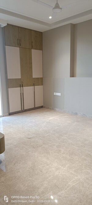 Room in 3 BHK Builder Floor at Janakpuri – for Sale