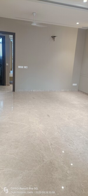 Room in 3 BHK Builder Floor at Janakpuri – for Sale