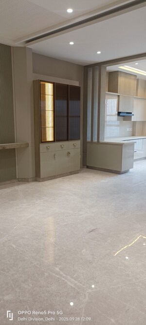 Room in 3 BHK Builder Floor at Janakpuri – for Sale