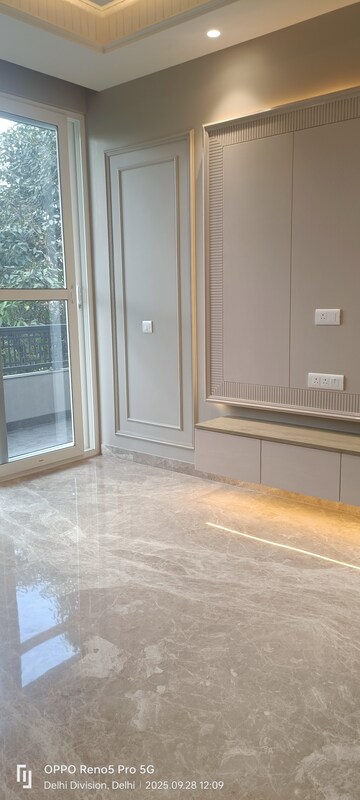 Room in 3 BHK Builder Floor at Janakpuri – for Sale