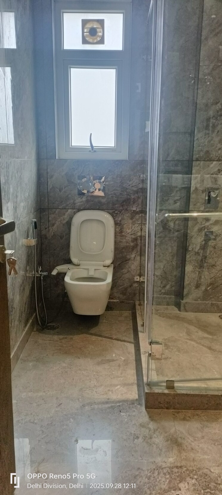 Bathroom, janakpuri 3 Bedroom 1350 Sq.Ft. Builder Floor In Janakpuri Delhi 9631008