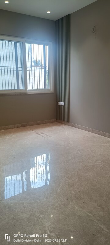 Room in 3 BHK Builder Floor at Janakpuri – for Sale