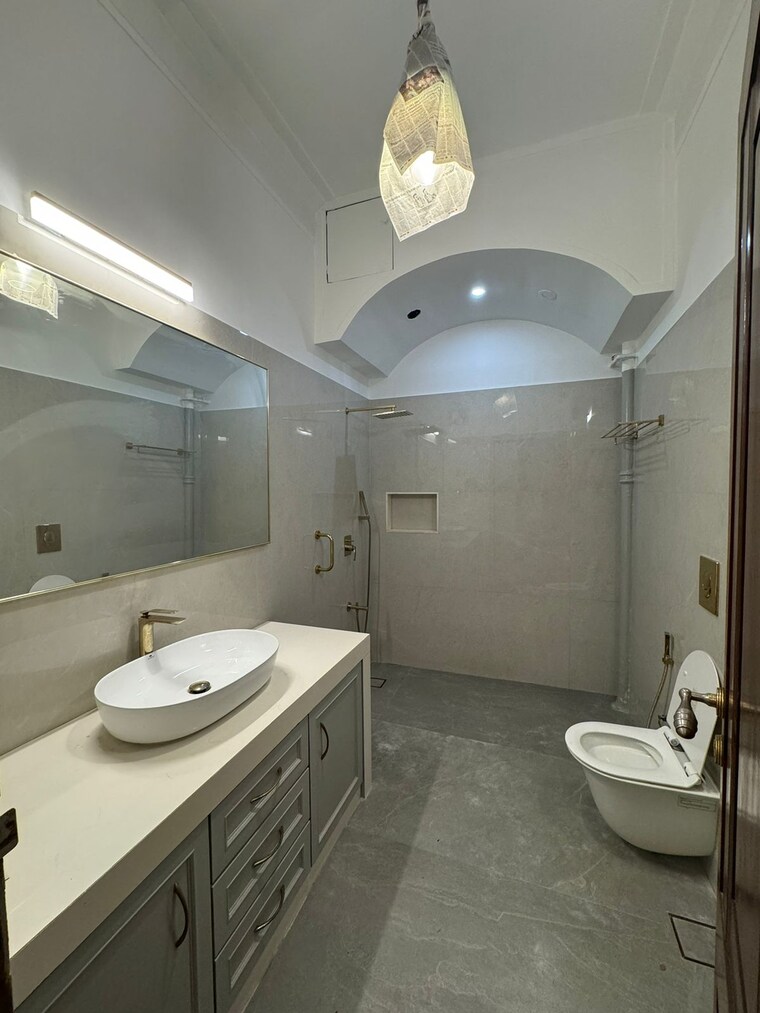 Bathroom, tardeo 4 Bedroom 3000 Sq.Ft. Apartment In Tardeo Mumbai 9631007