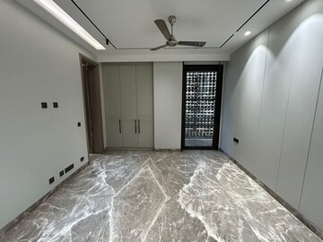 Room in 4 BHK Builder Floor at Safdarjung Enclave – for Sale