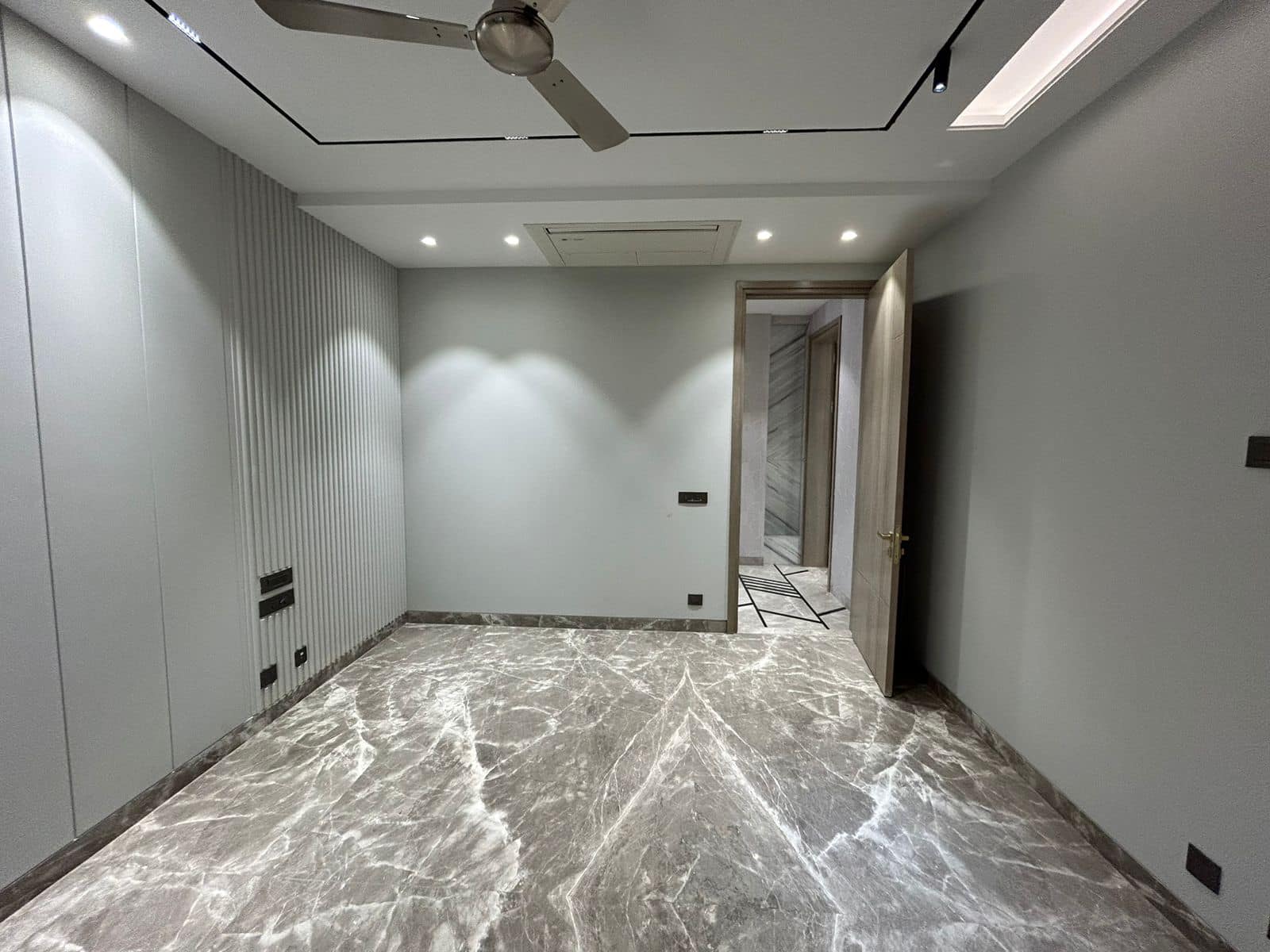 4 BHK + Servant Room Builder Floor For Sale in Safdarjung Enclave