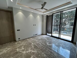 Room in 4 BHK Builder Floor at Safdarjung Enclave – for Sale