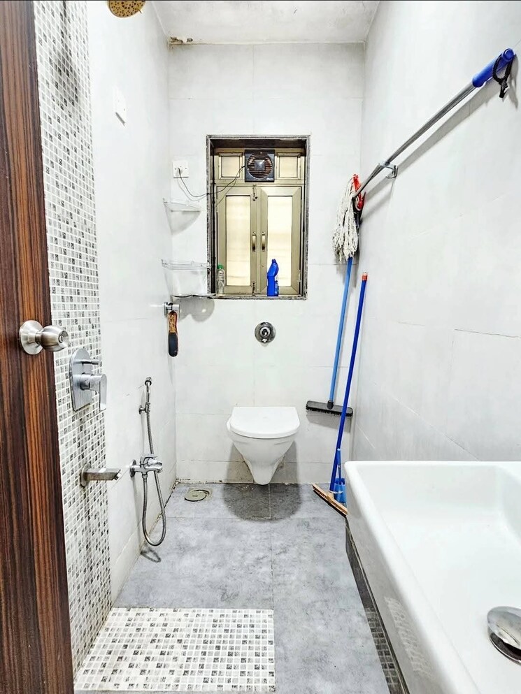 Attached Bathroom, andheri east 1 Bedroom 360 Sq.Ft. Apartment In Andheri East Mumbai 9631069